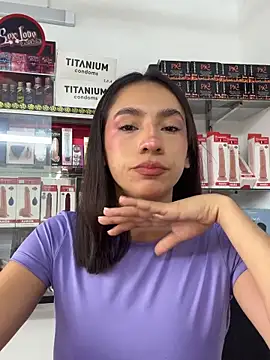 lunaluxury22 online show from March 6, 1:29 pm