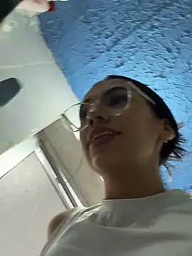 lunaluxury22 online show from March 26, 3:06 pm