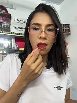 lunaluxury22 online show from March 30, 1:45 pm