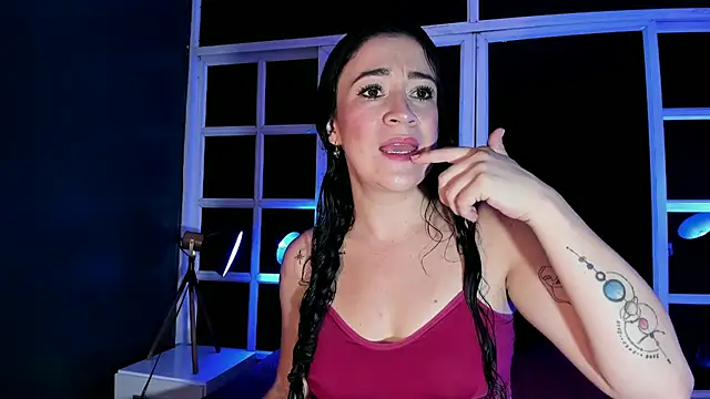 Victoria01  online show from April 13, 2:28 am