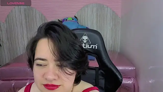 Snapshot of samythomas_t chatting on March 2, 7:43 pm samythomas t online show from March 2, 7:43 pm