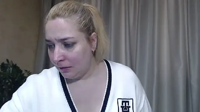 sweetpussy13 online show from February 20, 7:32 am