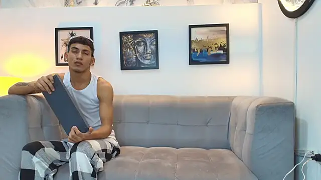 DIAMOND BLACKS online show from February 6, 7:23 am