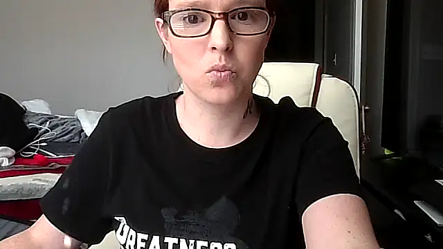 Snapshot of redremmi chatting on February 26, 6:40 pm redremmi online show from February 26, 6:40 pm