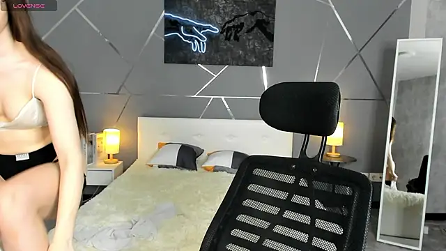 miss  evelyne online show from January 15, 1:21 am