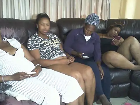 Caramel-goddess18 online show from February 18, 6:20 am