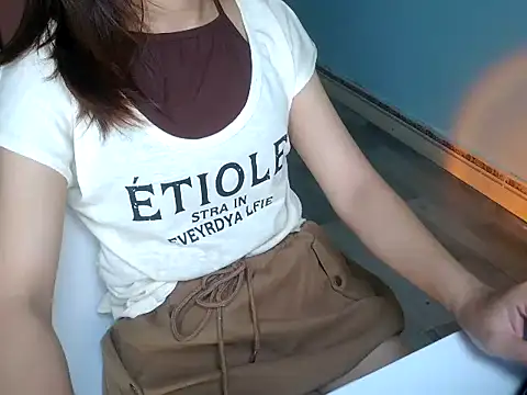 Snapshot of Chichi_86 chatting on August 2, 5:06 am Chichi 86 online show from August 2, 5:06 am
