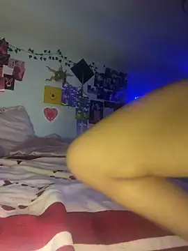 Snapshot of maisie_goldxx chatting on May 3, 2:39 am maisie goldxx online show from May 3, 2:39 am