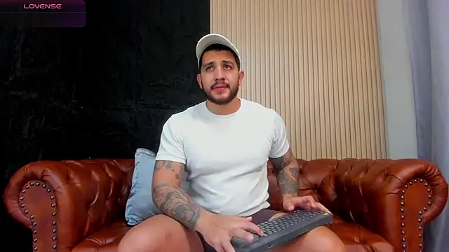 KyleNorth  online show from April 18, 6:56 pm