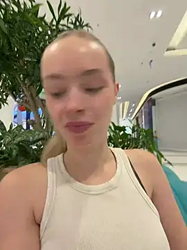 Snapshot of SunnyShiney chatting on July 3, 6:03 pm SunnyShiney online show from July 3, 6:03 pm