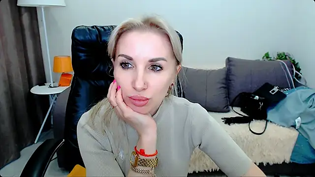 Hanna--Sweet online show from April 16, 11:55 am