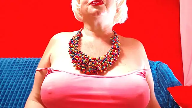 Snapshot of NaughtyMILF4UX chatting on July 5, 3:45 am NaughtyMILF4UX online show from July 5, 3:45 am