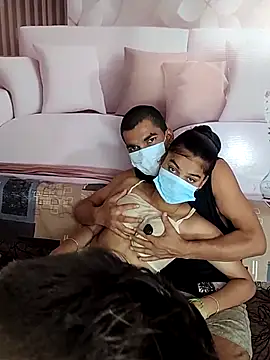 Snapshot of realcouple71 chatting on June 20, 7:22 am realcouple71 online show from June 20, 7:22 am