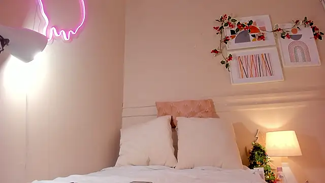  emily  st online show from December 18, 2:23 pm