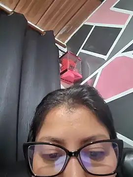 Snapshot of Mia-krafor chatting on December 15, 10:25 pm Mia-krafor online show from December 15, 10:25 pm