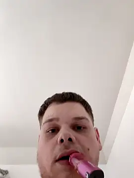 Snapshot of WaningNorth chatting on April 6, 4:46 am WaningNorth online show from April 6, 4:46 am