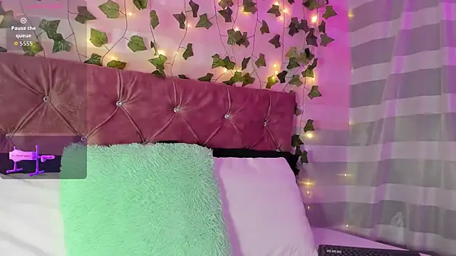 Ayla-marttinez online show from May 23, 12:05 am