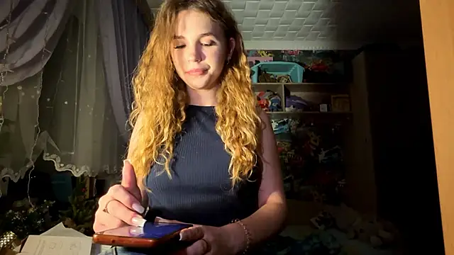 DiedraGlackin online show from February 1, 9:35 pm