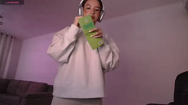 alina lee online show from April 16, 12:55 am