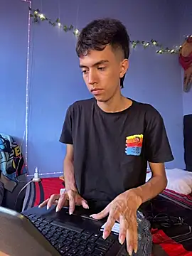 Juan Gomezz26 online show from April 6, 9:27 pm