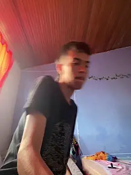 Juan Gomezz26 online show from April 8, 9:15 pm