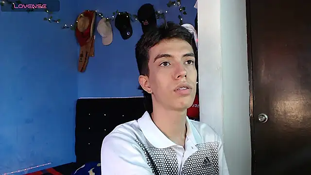 Snapshot of Juan_Gomezz26 chatting on May 26, 10:06 pm Juan Gomezz26 online show from May 26, 10:06 pm