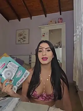 Snapshot of Esmeralda_Rossi chatting on February 7, 9:40 pm Esmeralda Rossi online show from February 7, 9:40 pm