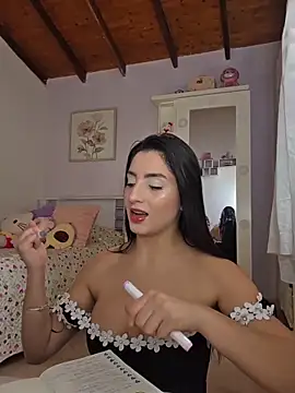 Snapshot of Esmeralda_Rossi chatting on February 10, 5:50 pm Esmeralda Rossi online show from February 10, 5:50 pm