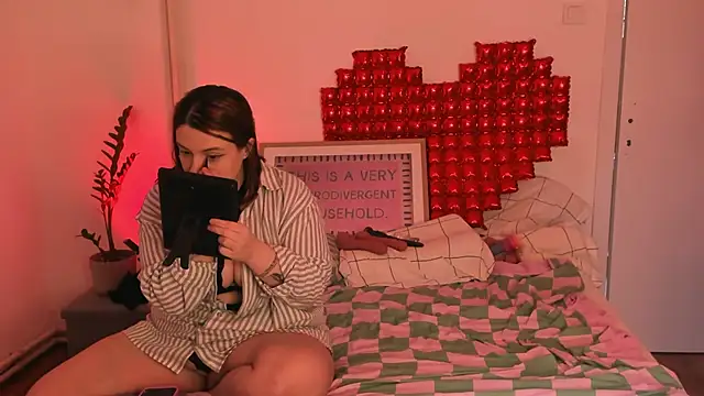 Amber-Tender online show from April 1, 10:38 am