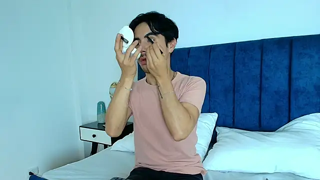 Ethan Briggs online show from December 20, 3:35 am