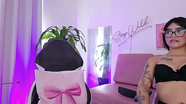 Emmy And Luna online show from April 16, 12:17 pm