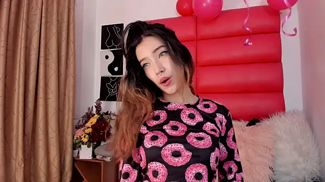 Snapshot of Oliviamonroex18 chatting on February 9, 4:05 am Oliviamonroex18 online show from February 9, 4:05 am