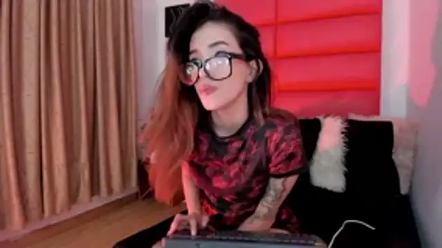 Snapshot of Oliviamonroex18 chatting on February 20, 9:04 pm Oliviamonroex18 online show from February 20, 9:04 pm