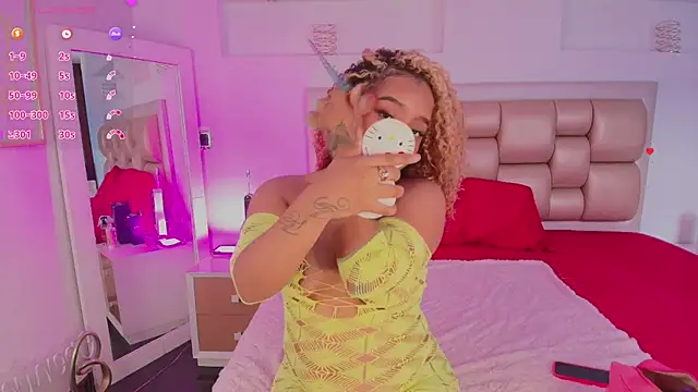 Snapshot of Starlights chatting on May 27, 1:30 pm Starlights online show from May 27, 1:30 pm