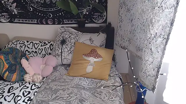 AlienforTwenty online show from March 26, 10:43 am