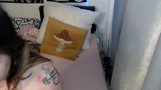 AlienforTwenty online show from April 16, 8:15 am