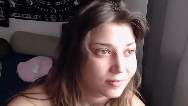Snapshot of AlienforTwenty chatting on July 7, 9:46 am AlienforTwenty online show from July 7, 9:46 am
