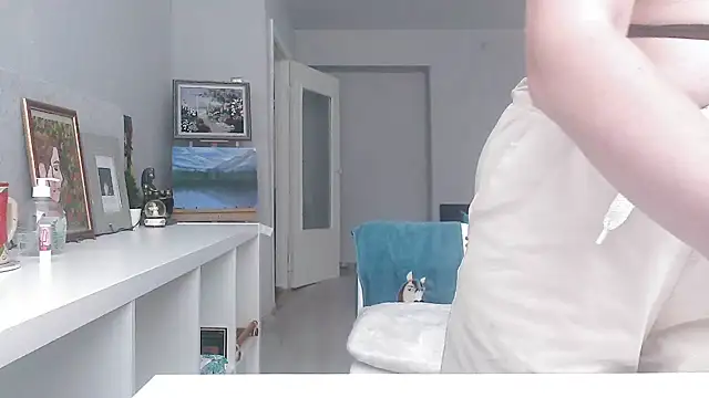 Snapshot of Alice_newhome chatting on June 13, 8:01 am Alice newhome online show from June 13, 8:01 am