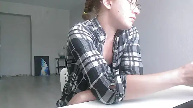 Snapshot of Alice_newhome chatting on June 14, 9:55 am Alice newhome online show from June 14, 9:55 am