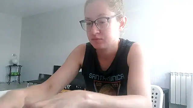 Snapshot of Alice_newhome chatting on July 6, 3:03 pm Alice newhome online show from July 6, 3:03 pm