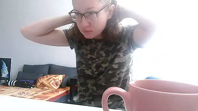 Snapshot of Alice_newhome chatting on July 11, 7:33 am Alice newhome online show from July 11, 7:33 am