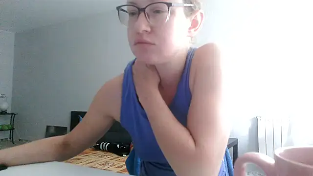 Snapshot of Alice_newhome chatting on July 12, 6:04 am Alice newhome online show from July 12, 6:04 am