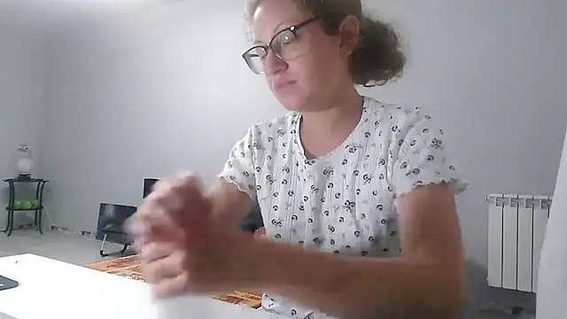 Snapshot of Alice_newhome chatting on July 12, 8:22 pm Alice newhome online show from July 12, 8:22 pm