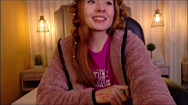 danielamilles online show from February 5, 3:22 am