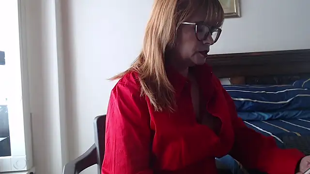 Snapshot of evelynsmithco chatting on April 22, 7:15 pm evelynsmithco online show from April 22, 7:15 pm