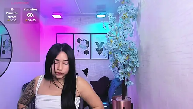 Snapshot of Carolina_cherry chatting on May 14, 12:56 pm Carolina cherry online show from May 14, 12:56 pm