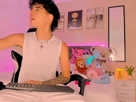 Snapshot of back_thomson chatting on February 21, 8:43 pm back thomson online show from February 21, 8:43 pm