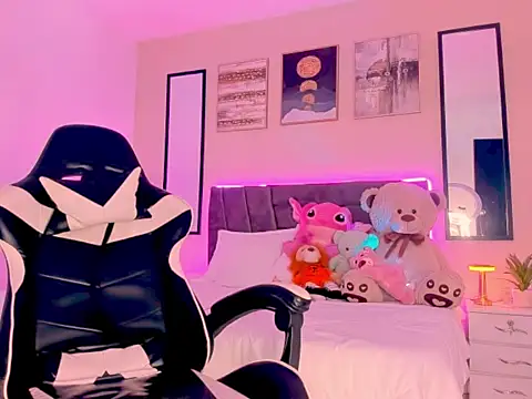 Snapshot of back_thomson chatting on February 23, 9:45 pm back thomson online show from February 23, 9:45 pm