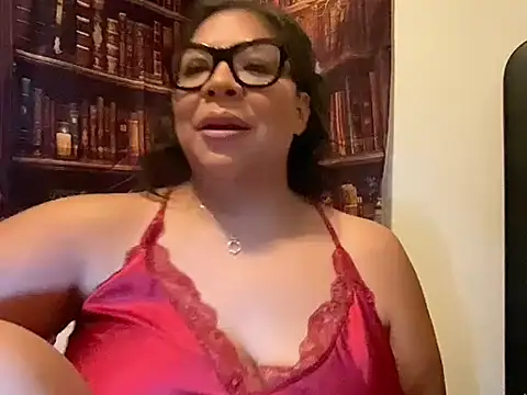 Snapshot of BettyWhispers chatting on July 5, 11:50 am BettyWhispers online show from July 5, 11:50 am