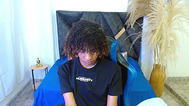 angelll18  online show from April 14, 8:48 pm